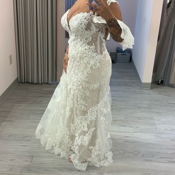 Wedding gown - Picture 4 of 4